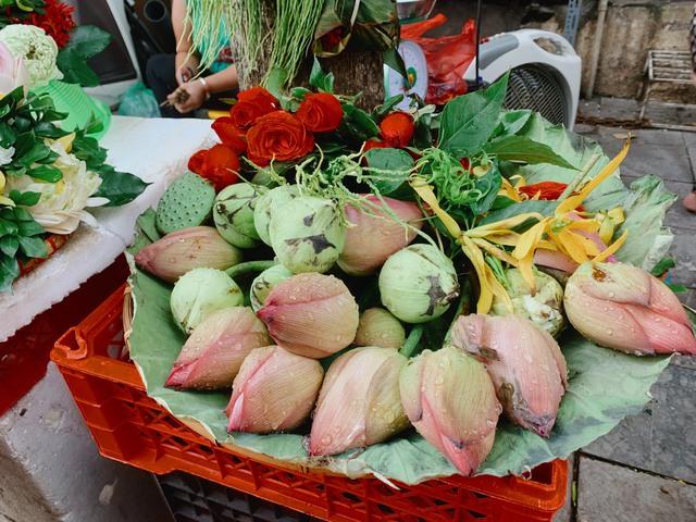 Hàng hoa gói có tuổi đời hơn 70 năm tại Hà Nội - Ảnh 4.
