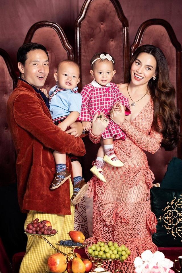 Hồ Ngọc Hà - Kim Lý hạnh phúc khi đón chào 2 bé song sinh Lisa - Leon. Ảnh: NVCC