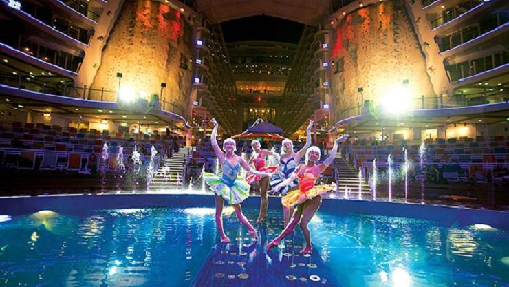 Cận cảnh siêu du thuyền xa hoa bậc nhất thế giới cao tương đương toà nhà 26 tầng - Ảnh 9. Cận cảnh siêu du thuyền xa hoa bậc nhất thế giới cao tương đương toà nhà 26 tầng - Ảnh 9.