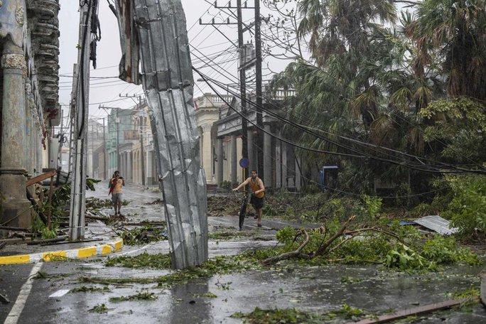 Cảnh hoang tàn sau bão Ian tại Mỹ, Cuba - Ảnh 15.