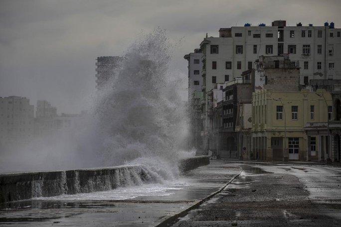 Cảnh hoang tàn sau bão Ian tại Mỹ, Cuba - Ảnh 10.