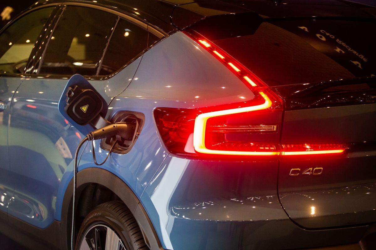 Bắc Mỹ chỉ có 4% tổng lượng xe xuất xưởng là xe điện - Ảnh 1. Bắc Mỹ chỉ có 4% tổng lượng xe xuất xưởng là xe điện - Ảnh 1.