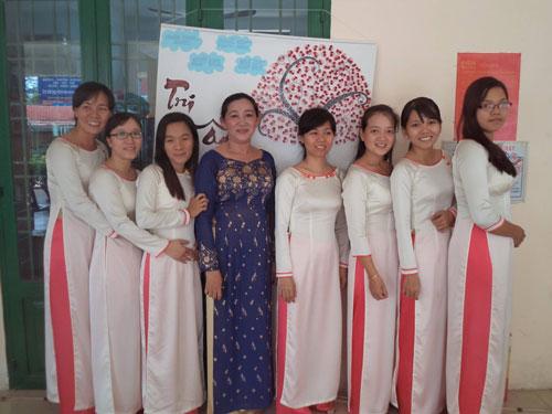 Cô hiệu trưởng đầy nhiệt huyết - Ảnh 1. Cô hiệu trưởng đầy nhiệt huyết - Ảnh 1.