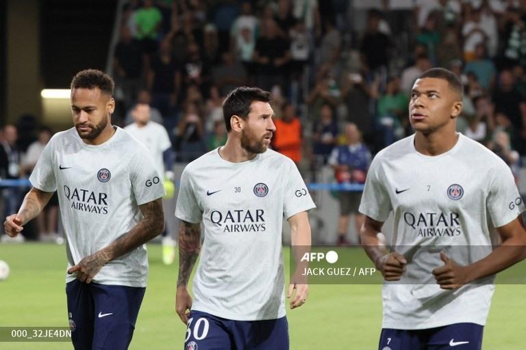 Mbappe chưa thể hàn gắn mối quan hệ với Messi và Neymar.  Ảnh: AFP