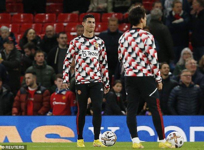 Ronaldo gây bão Old Trafford, có nguy cơ bị phạt nặng - Ảnh 4.