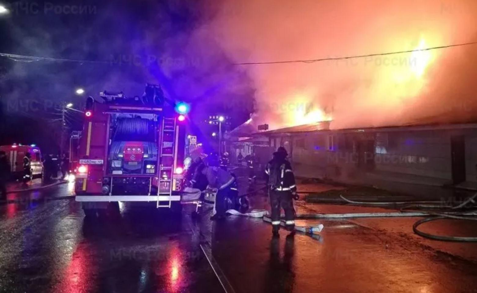 Nổ súng gây cháy rụi quán cafe ở Nga, nhiều người thương vong