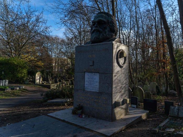 Nằm giữa nghĩa trang, ngôi nhà được rao bán 8,3 triệu USD vẫn đắt khách - Ảnh 3. Nằm giữa nghĩa trang, ngôi nhà được rao bán 8,3 triệu USD vẫn đắt khách - Ảnh 3.