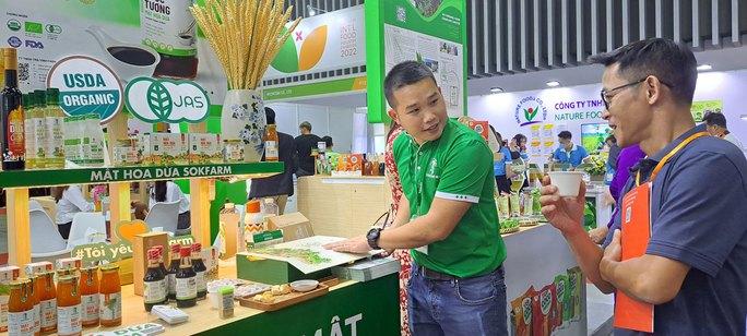 Thị trường quà Tết cạnh tranh nhộn nhịp - Ảnh 1. Thị trường quà Tết cạnh tranh nhộn nhịp - Ảnh 1.