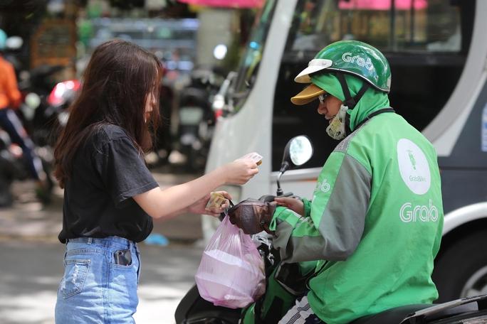 Lao động phi chính thức chịu nhiều thiệt thòi - Ảnh 1.