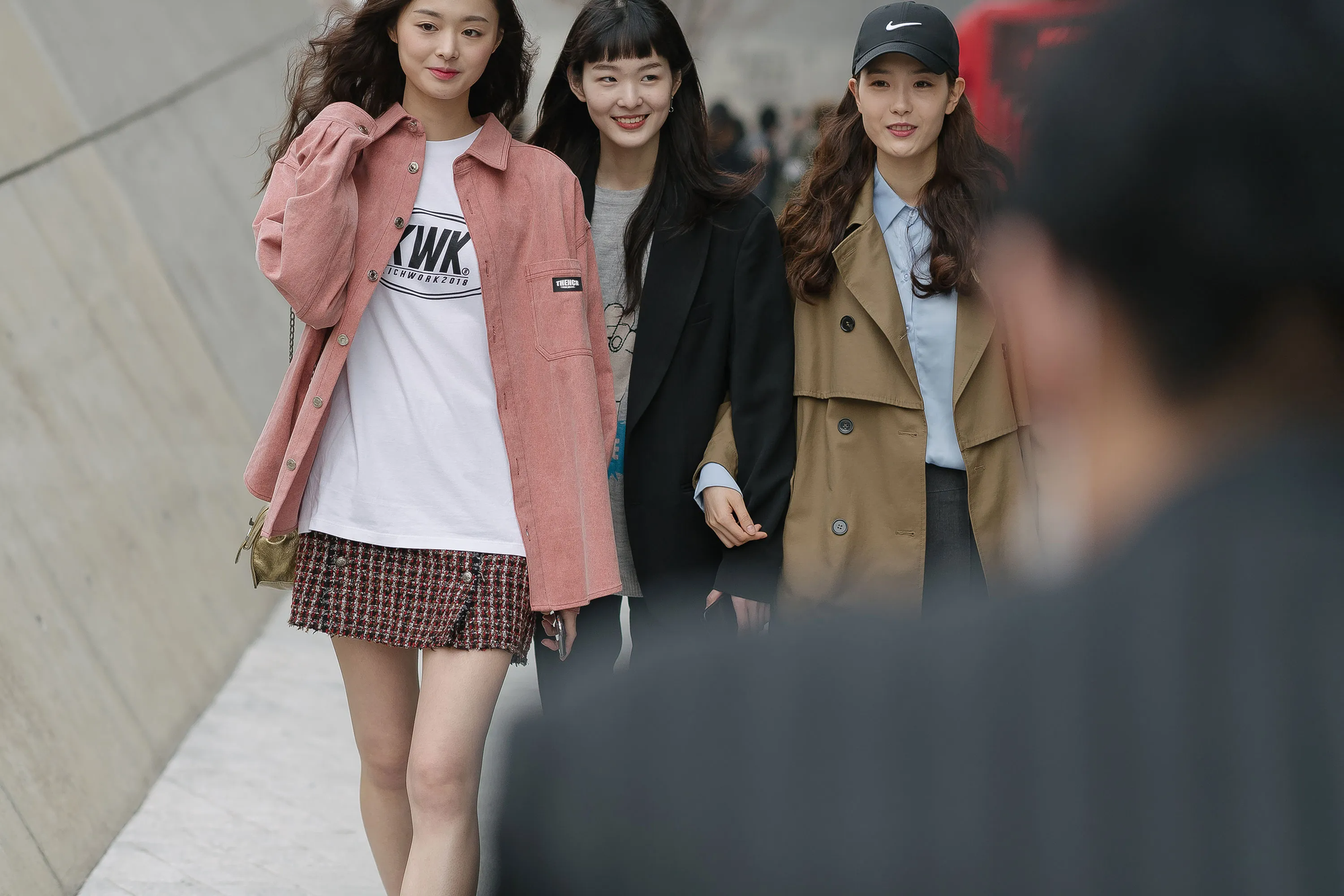Phụ huynh lo sốt vó vì con cái chăm vòi tiền mua đồ hiệu "đu" Idol Kpop - Ảnh 3.