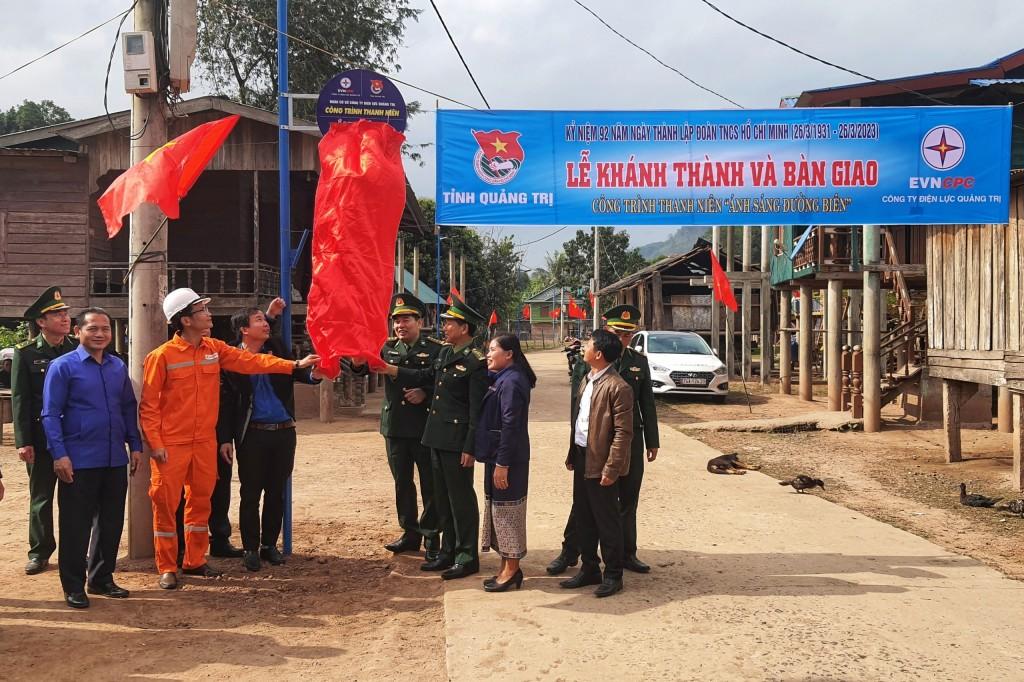 Tuổi trẻ Công ty Điện lực Quảng Trị chung tay đưa ánh sáng về bản làng