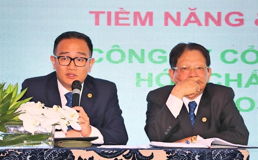 Cùng "bố làm Chủ tịch, con làm TGĐ": Hòa Bình (HBC) đi đến nội chiến, Hóa chất Đức Giang "bình chân như vại" - Ảnh 3.