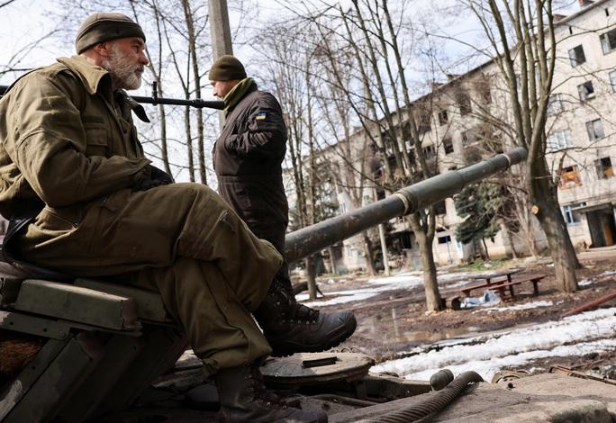 Ukraine nói về chảo lửa Bakhmut, quốc gia không thuộc EU trừng phạt Nga - Ảnh 1.