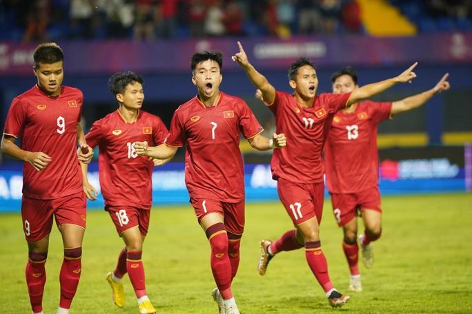 Đánh bại U22 Malaysia, U22 Việt Nam vào bán kết - Ảnh 1.