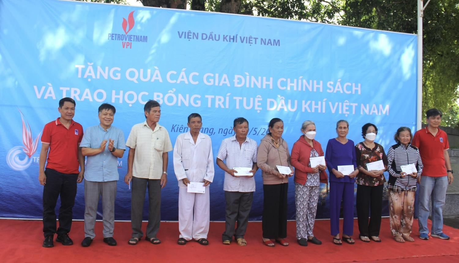 VPI tri ân các anh hùng liệt sĩ, tặng quà các gia đình chính sách tại TP. Phú Quốc