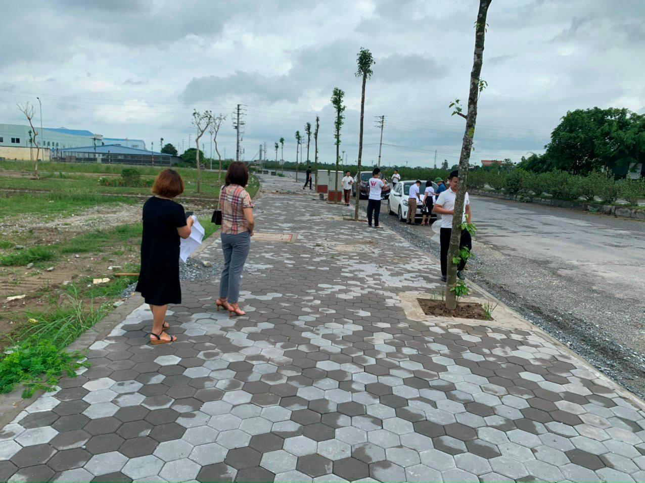 Đang bán cắt lỗ bất động sản, nhà đầu tư bất ngờ quay xe: “Tôi thà để đất không còn hơn bán rẻ” - Ảnh 1.