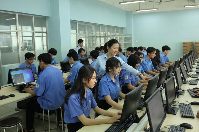 Giảm 50-70% học phí cho thí sinh nữ trúng tuyển các ngành kỹ thuật - Ảnh 3.