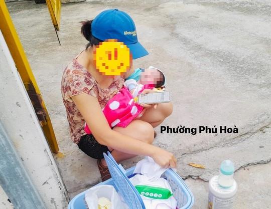 Một trẻ sơ sinh bị bỏ rơi trước cổng chùa ở Bình Dương - Ảnh 1.