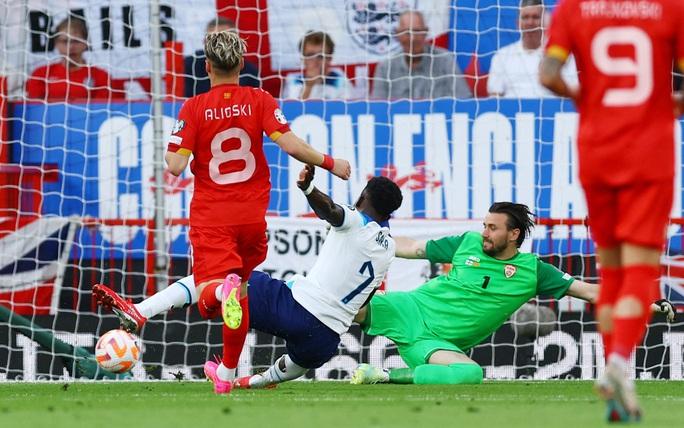 Mưa bàn thắng ở Old Trafford, tuyển Anh vùi dập Bắc Macedonia 7-0 - Ảnh 6.