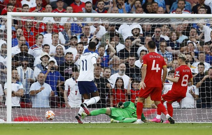 Mưa bàn thắng ở Old Trafford, tuyển Anh vùi dập Bắc Macedonia 7-0 - Ảnh 4.