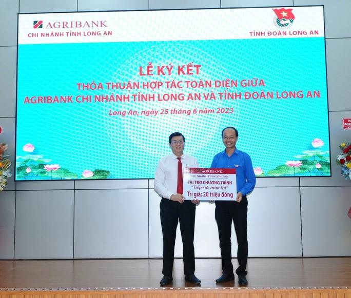 Agribank Long An ký kết hợp tác toàn diện với Tỉnh Đoàn Long An - Ảnh 5.