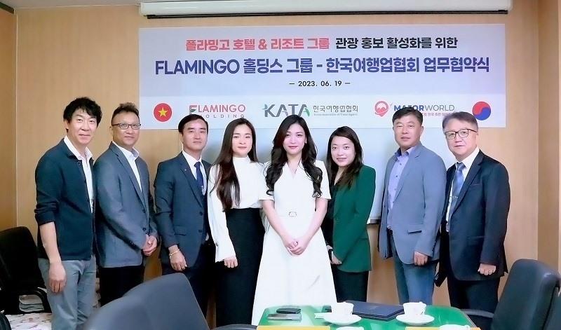 Đại diện hai bên Flamingo Holding Group và KATA tại buổi lễ ký kết.