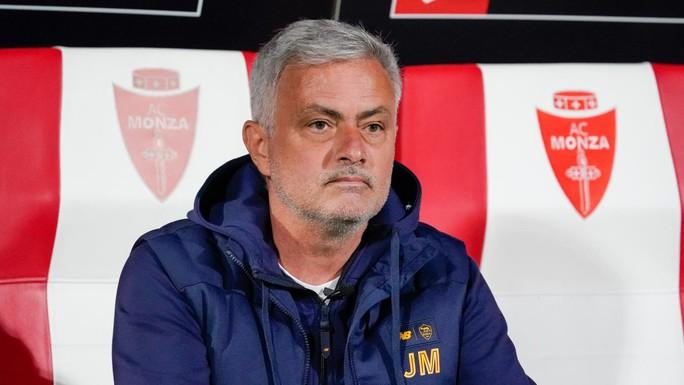 Mourinho bị cấm chỉ đạo 10 ngày tại Serie A, cựu HLV Argentina gia nhập Inter Miami - Ảnh 1.