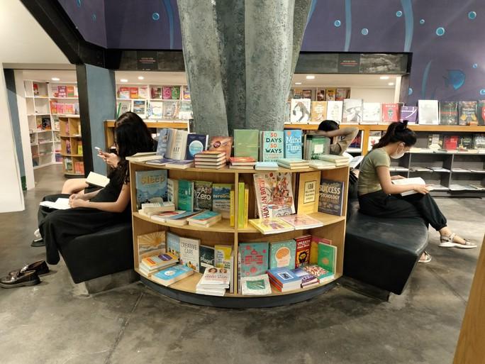 Nhiều nhà sách thành không gian văn hoá hè cho thiếu nhi - Ảnh 7.