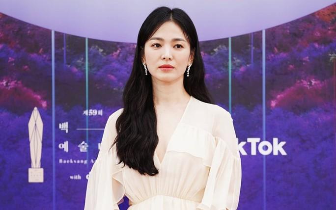 Song Hye-kyo xin lỗi vì tai nạn khi xây nhà mới - Ảnh 1.