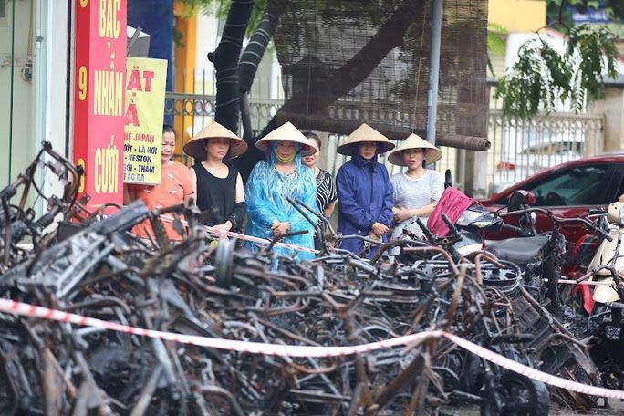 Cận cảnh vụ cháy nghiêm trọng khiến cả nhà 3 người tử vong - Ảnh 6.