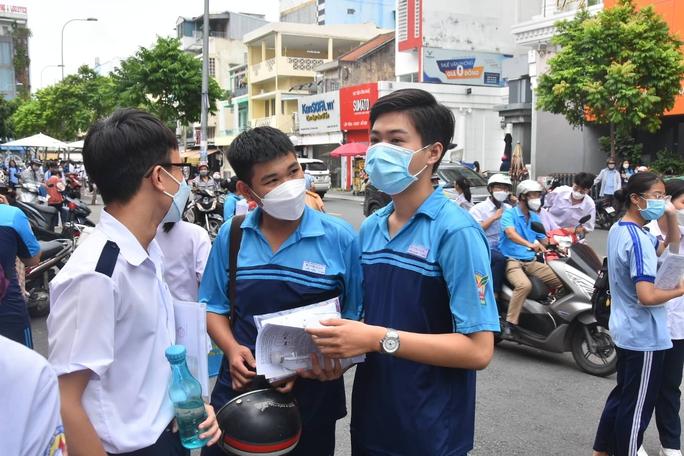 14 giờ 21-7 tư vấn trực tuyến: Biết điểm thi, đăng ký nguyện vọng sao cho đúng? - Ảnh 1.