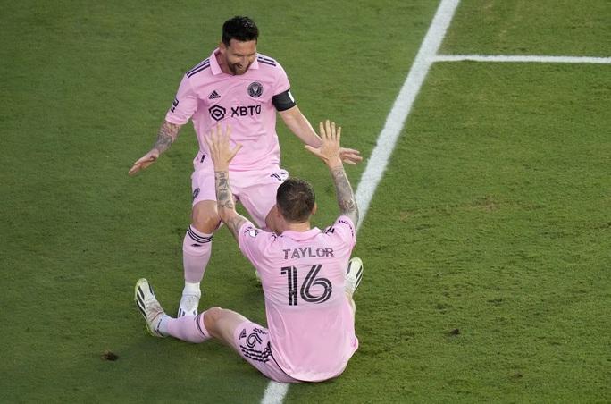 Messi góp dấu giày trong 3 bàn, Inter Miami tiến sâu vào League Cup - Ảnh 3. Messi góp dấu giày trong 3 bàn, Inter Miami tiến sâu vào League Cup - Ảnh 3.