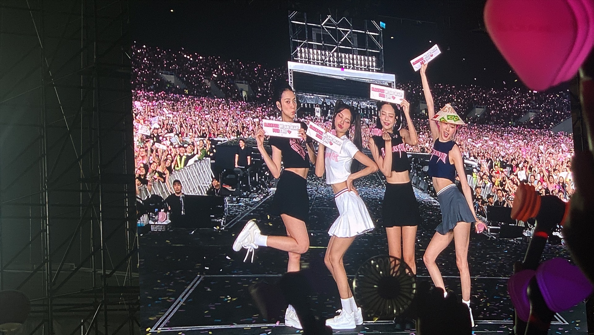 Lí do Blackpink khiến fan Việt tan chảy và bật khóc khi nói lời tạm biệt