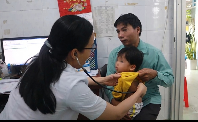 Thiếu vắc-xin, nhiều trẻ trễ lịch tiêm - Ảnh 1. Thiếu vắc-xin, nhiều trẻ trễ lịch tiêm - Ảnh 1.