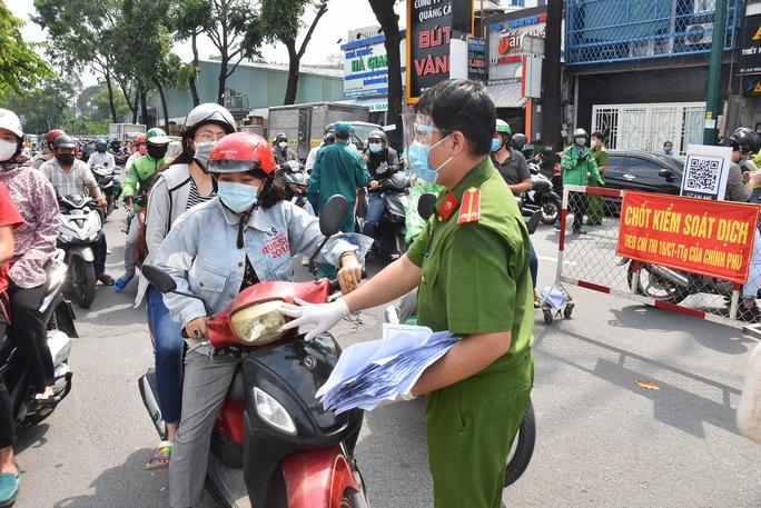 Phòng chống COVID-19: Việt Nam đi sau về trước - Ảnh 1. Phòng chống COVID-19: Việt Nam đi sau về trước - Ảnh 1.