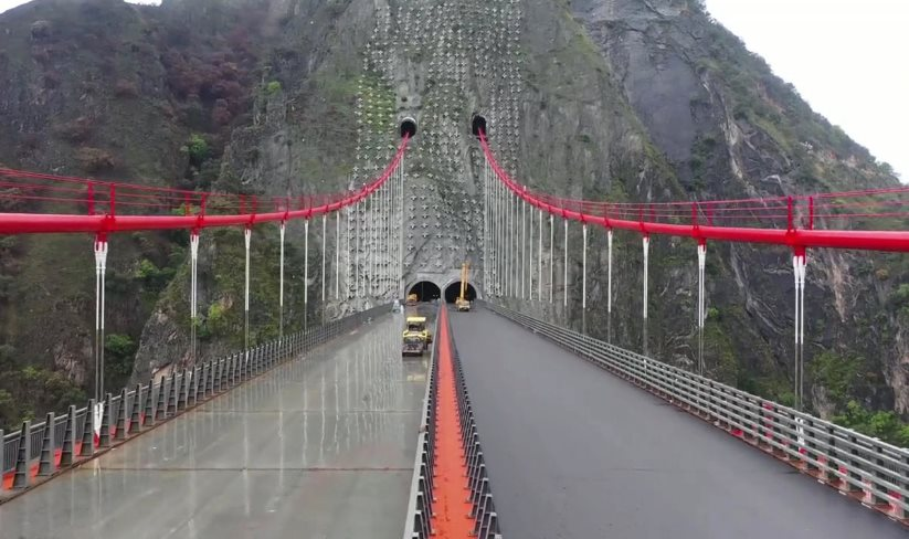 Trung Quốc dùng công nghệ tối tân xây cầu dây văng 1 trụ dài nhất thế giới, như ‘cần câu giữa trời’ khiến thế giới ngã mũ thán phục - Ảnh 5. Trung Quốc dùng công nghệ tối tân xây cầu dây văng 1 trụ dài nhất thế giới, như ‘cần câu giữa trời’ khiến thế giới ngã mũ thán phục - Ảnh 5.