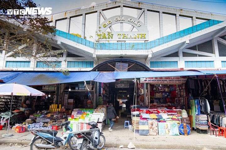 'Thiên đường mua sắm' vùng biên đìu hiu ngày cuối năm - Ảnh 16.