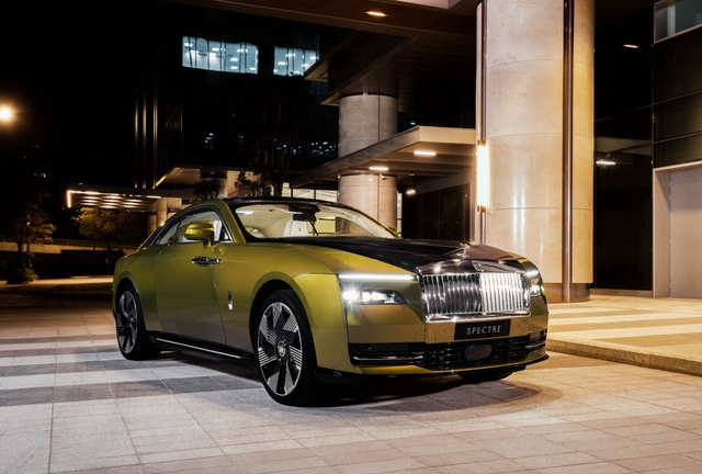 Mẫu xe thuần điện đầu tiên của Rolls-Royce ra mắt tại Việt Nam: Giá gần 18 tỷ đồng! - Ảnh 3. Mẫu xe thuần điện đầu tiên của Rolls-Royce ra mắt tại Việt Nam: Giá gần 18 tỷ đồng! - Ảnh 3.