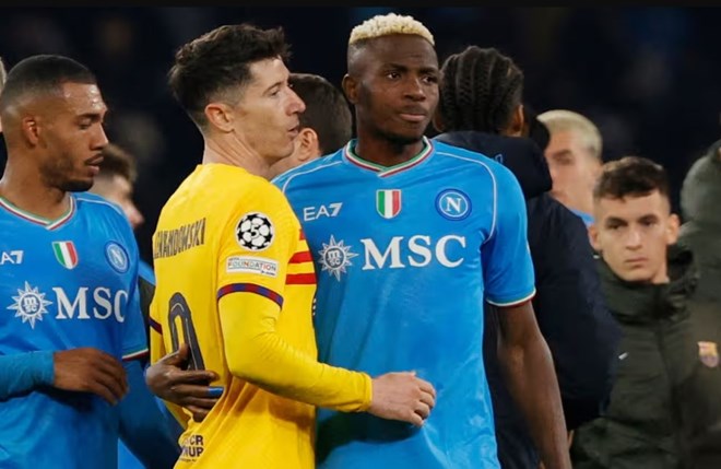 Napoli và Barcelona bất phân thắng bại trên đất Italy