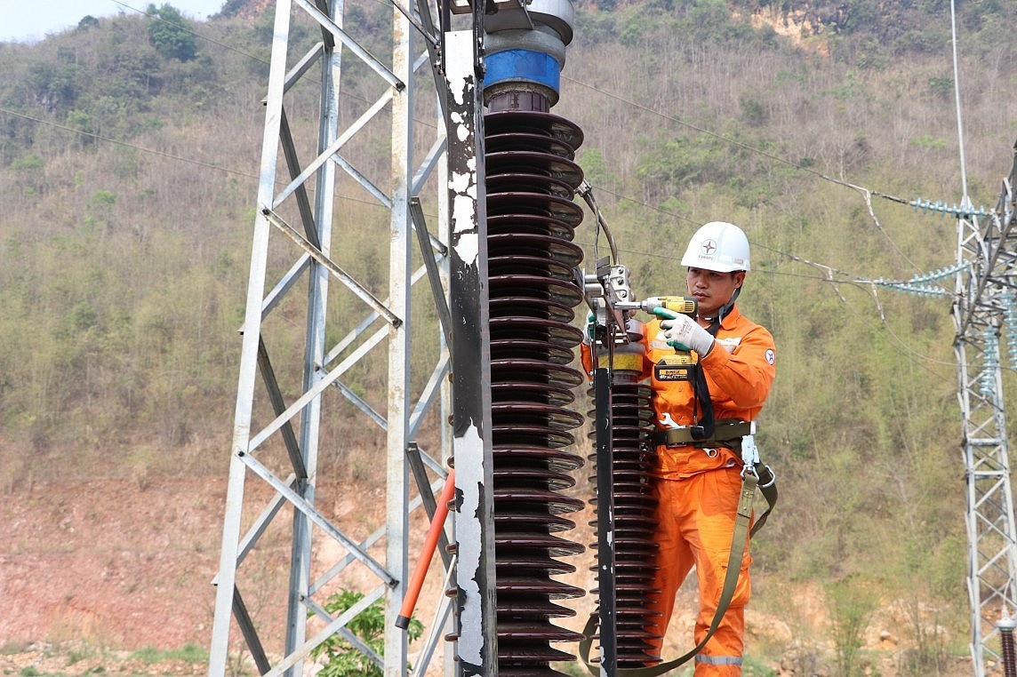 Tiêu thụ điện lên mức kỷ lục, EVN kêu gọi khách hàng triệt để tiết kiệm điện