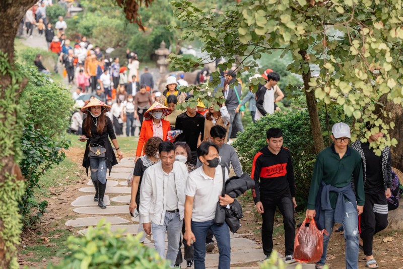 Bán lẻ hàng hoá và doanh thu dịch vụ tiêu dùng tăng trưởng nhờ du lịch