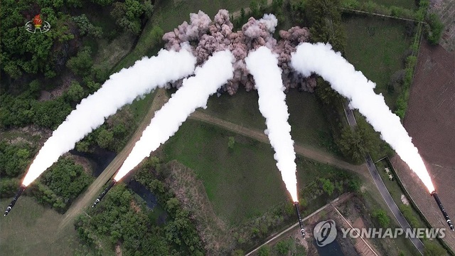 Triều Tiên ngày 23-4 tuyên bố nhà lãnh đạo Kim Jong-un chỉ đạo tập trận mô phỏng đáp trả tấn công hạt nhân đầu tiên, sử dụng nhiều bệ phóng tên lửa