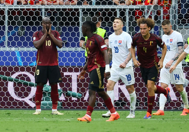 EURO 2024: Lukaku hai lần bị VAR từ chối, Bỉ thất bại ngày ra quân- Ảnh 3.