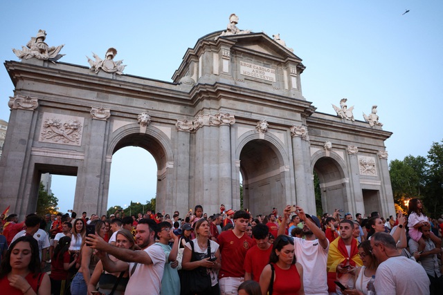 Hoành tráng lễ rước cúp vô địch Euro 2024 của tuyển Tây Ban Nha tại Madrid- Ảnh 10.