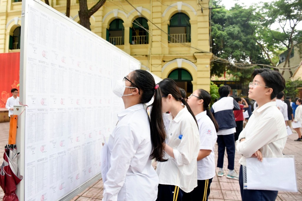 147 học sinh trúng tuyển vào lớp 10 hai trường tuyển sinh tràn tuyến