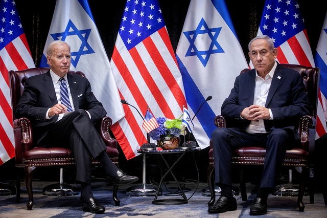 Tổng thống Mỹ Joe Biden (trái) và Thủ tướng Israel Benjamin Netanyahu tại cuộc gặp ở TP Tel Aviv - Israel hôm 18-10-2023.Ảnh: Reuters