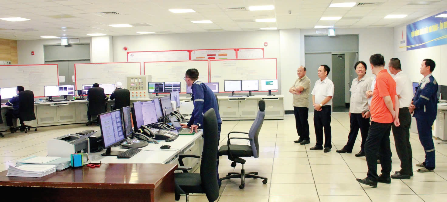 Hội DKVN và Hội Dầu khí Tây Đô thăm Nhà máy Nhiệt điện Sông Hậu 1