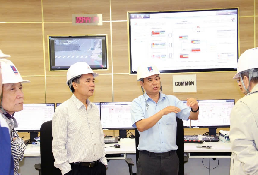 Hội Dầu khí Tây Đô cùng đoàn công tác Trung ương Hội DKVN thăm trung tâm vận hành Nhà máy Nhiệt điện Sông Hậu 1.