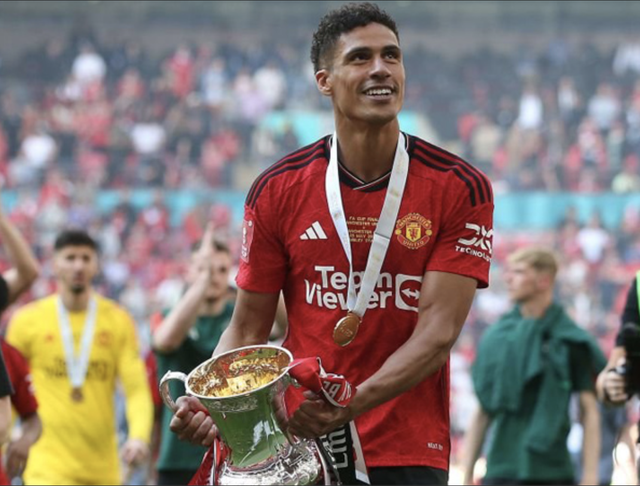 Trung vệ Raphael Varane cân nhắc treo giày vĩnh viễn- Ảnh 3.