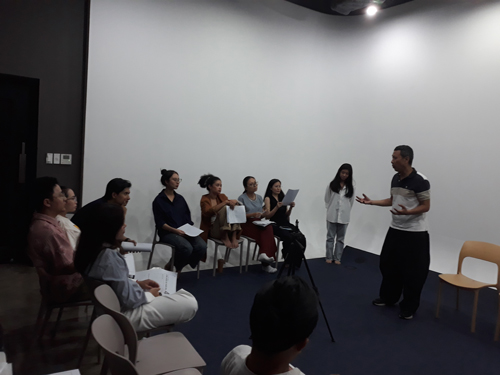 Đạo diễn Mai Thế Hiệp đang giảng dạy lớp đào tạo diễn viên điện ảnh